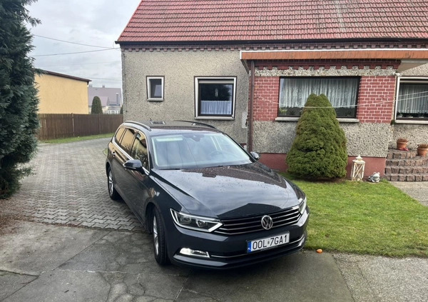 Volkswagen Passat cena 73800 przebieg: 145000, rok produkcji 2018 z Wisła małe 56